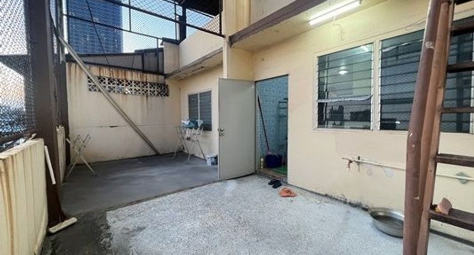 For sale 4 bedrooms office in Bang Rak, Bangkok