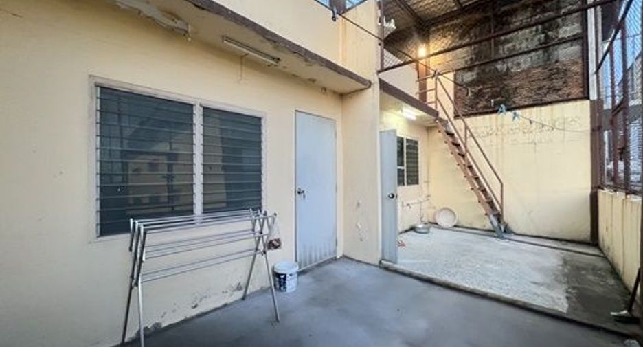 For sale 4 bedrooms office in Bang Rak, Bangkok