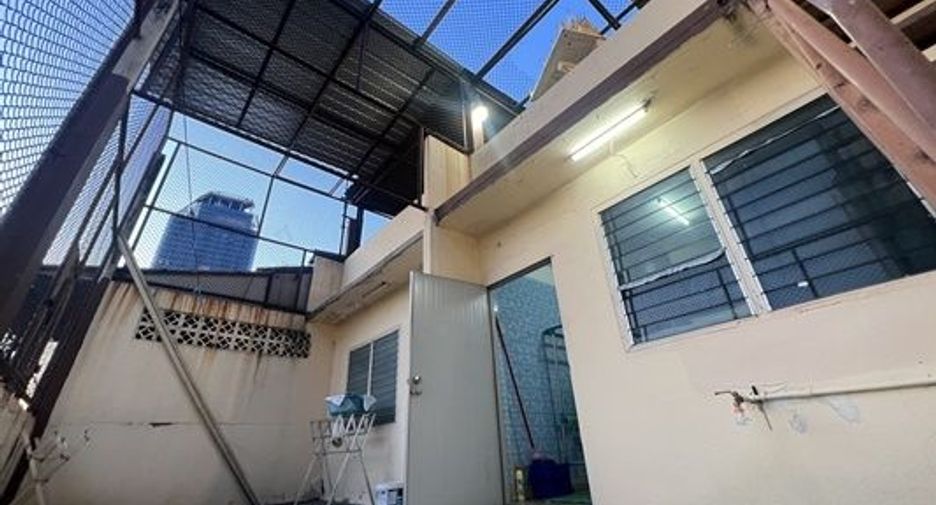 For sale 4 bedrooms office in Bang Rak, Bangkok