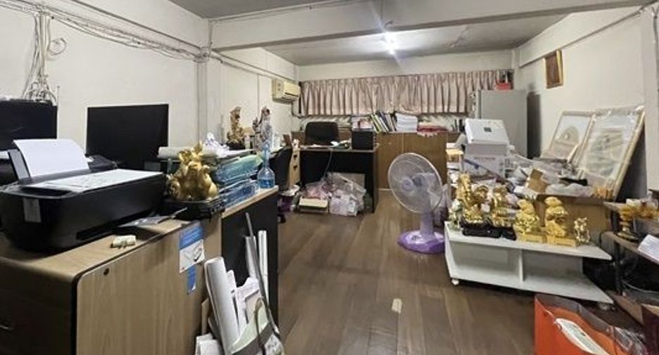 For sale 4 bedrooms office in Bang Rak, Bangkok