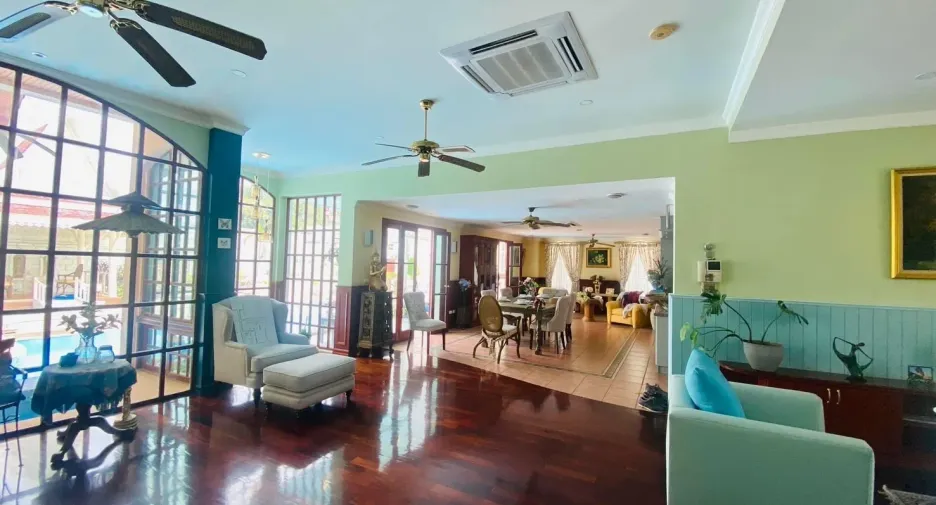 Haus zum Kauf mit 5 Zimmer in Bang Lamung, Chonburi