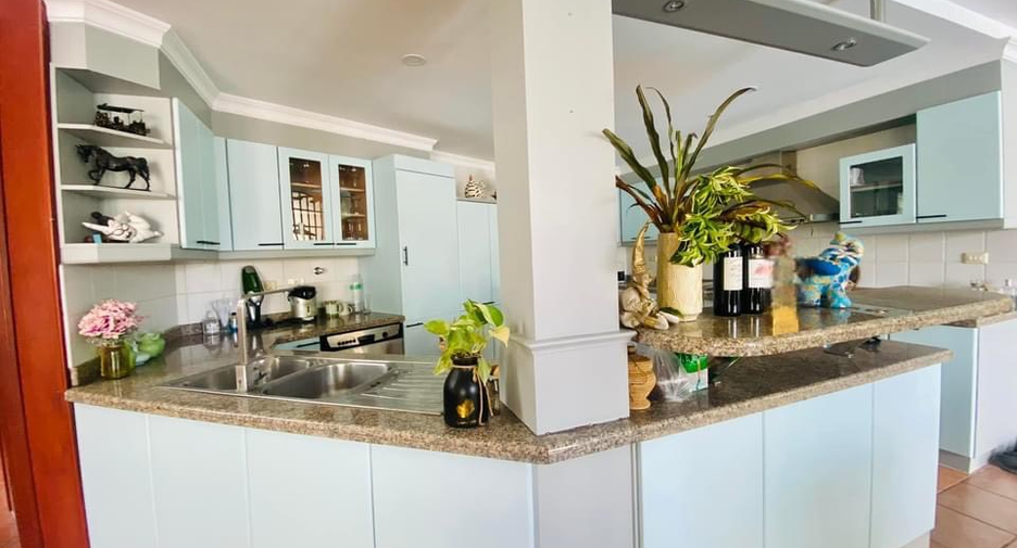 For sale 5 bedrooms house in Bang Lamung, Chonburi