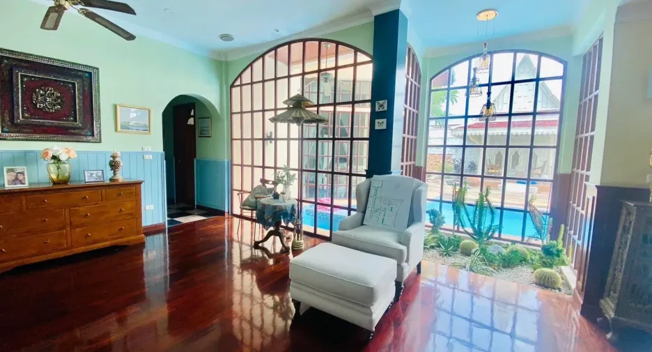 Haus zum Kauf mit 5 Zimmer in Bang Lamung, Chonburi