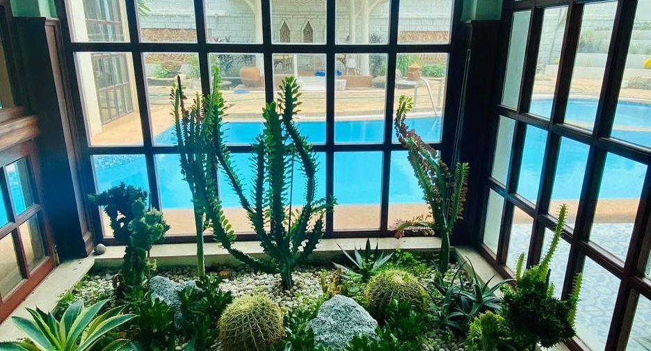 For sale 5 bedrooms house in Bang Lamung, Chonburi