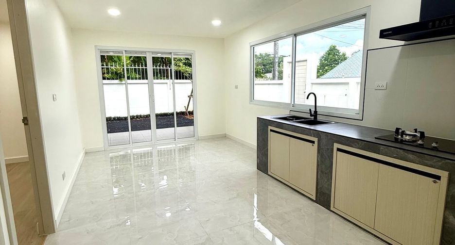 For sale 3 bedrooms townhouse in Thalang, Phuket