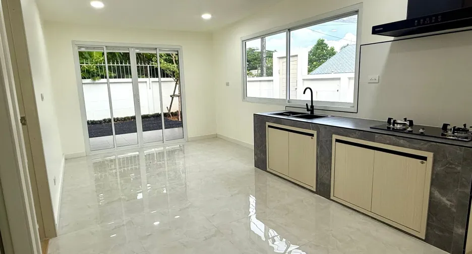 For sale 3 bedrooms townhouse in Thalang, Phuket