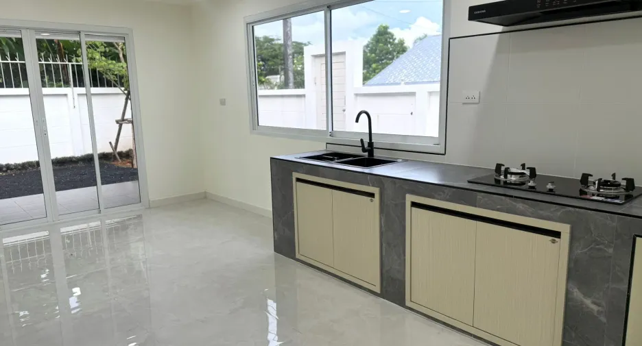 For sale 3 bedrooms townhouse in Thalang, Phuket