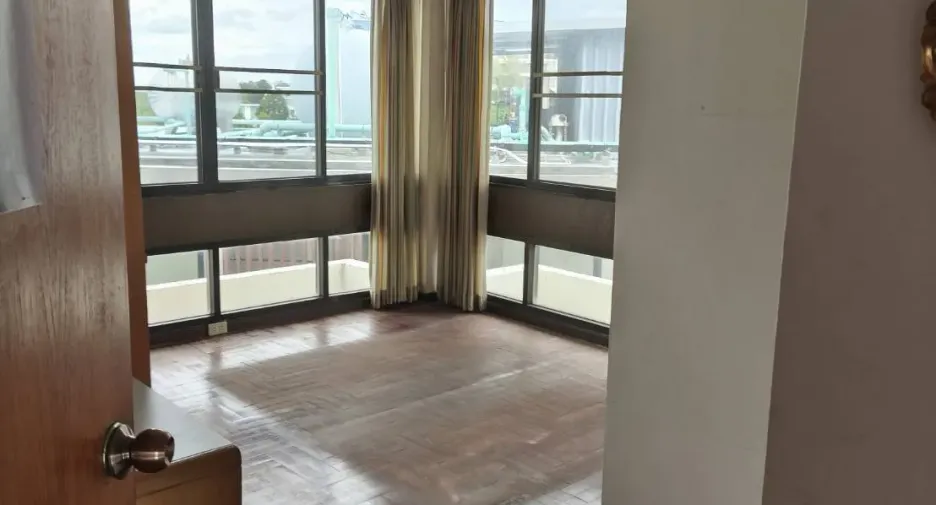For sale 4 bedrooms condo in Bang Lamung, Chonburi