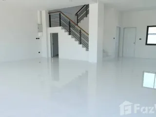 Продажа 3 спальни торговое помещение в Si Racha, Чонбури