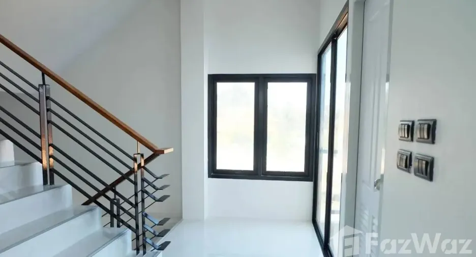 For sale 3 ベッドルーム retail Space in Si Racha, Chonburi
