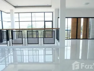 Продажа 3 спальни торговое помещение в Si Racha, Чонбури