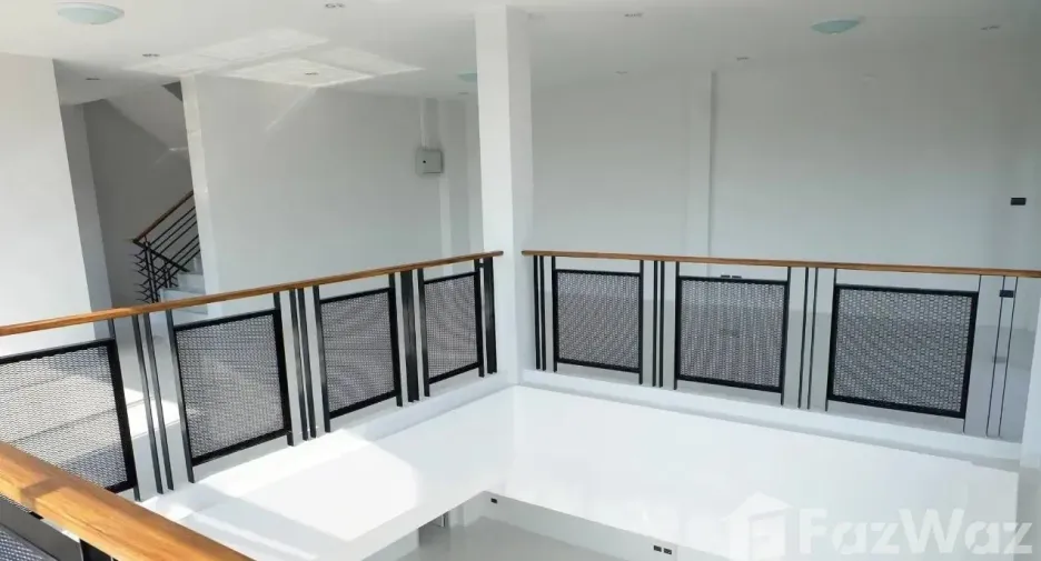 For sale 3 ベッドルーム retail Space in Si Racha, Chonburi