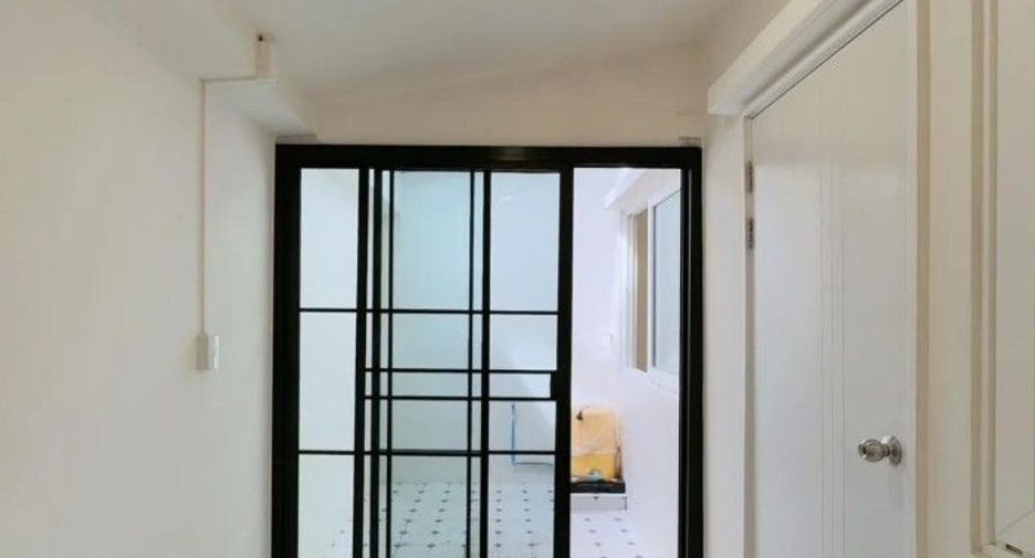 For sale 4 bedrooms townhouse in Mueang Samut Prakan, Samut Prakan