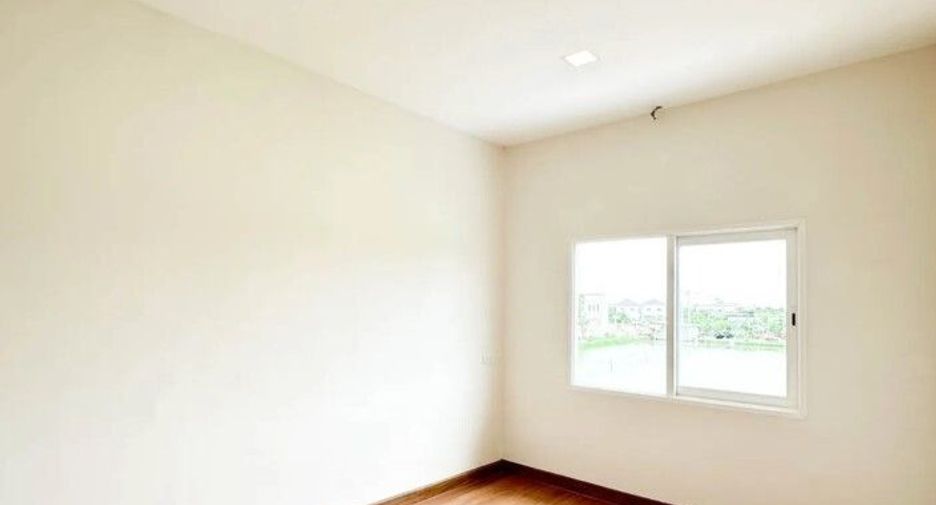 For sale 4 bedrooms townhouse in Mueang Samut Prakan, Samut Prakan