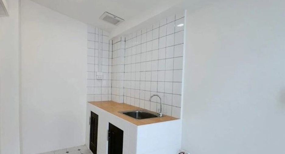 For sale 4 bedrooms townhouse in Mueang Samut Prakan, Samut Prakan