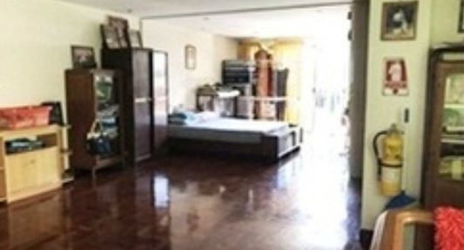 Haus zum Kauf mit 7 Zimmer in Phra Khanong, Bangkok
