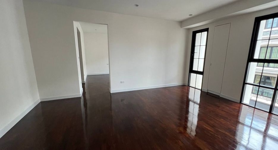 For sale 5 bedrooms house in Yan Nawa, Bangkok