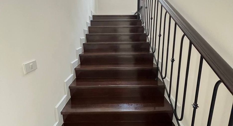 For sale 5 bedrooms house in Yan Nawa, Bangkok