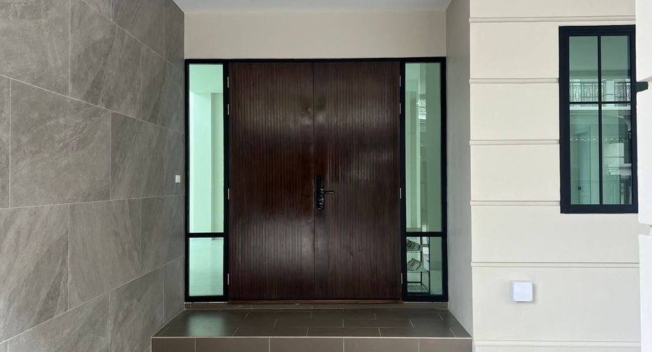 For sale 5 bedrooms house in Yan Nawa, Bangkok