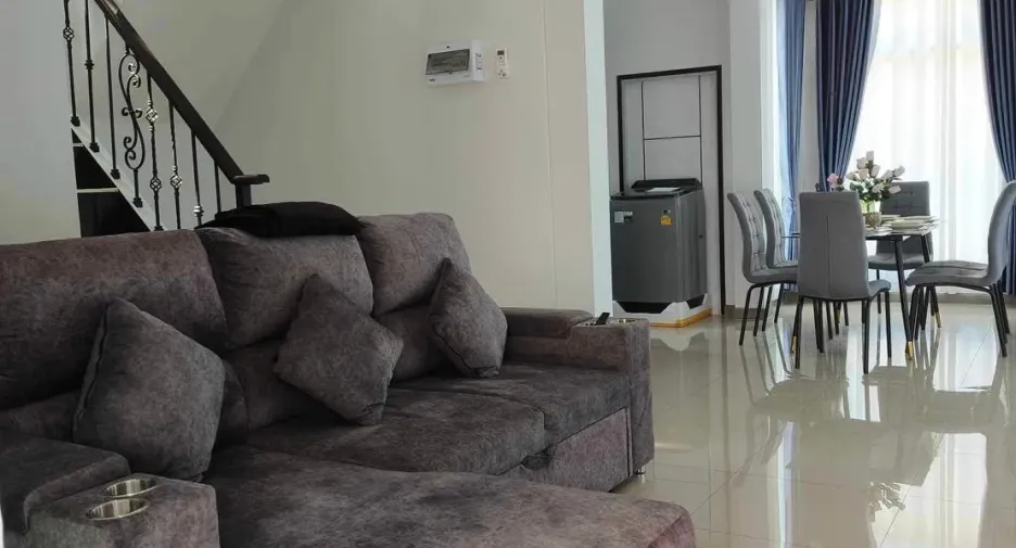 À louer 4 chambres maison à Bang Lamung, Chonburi