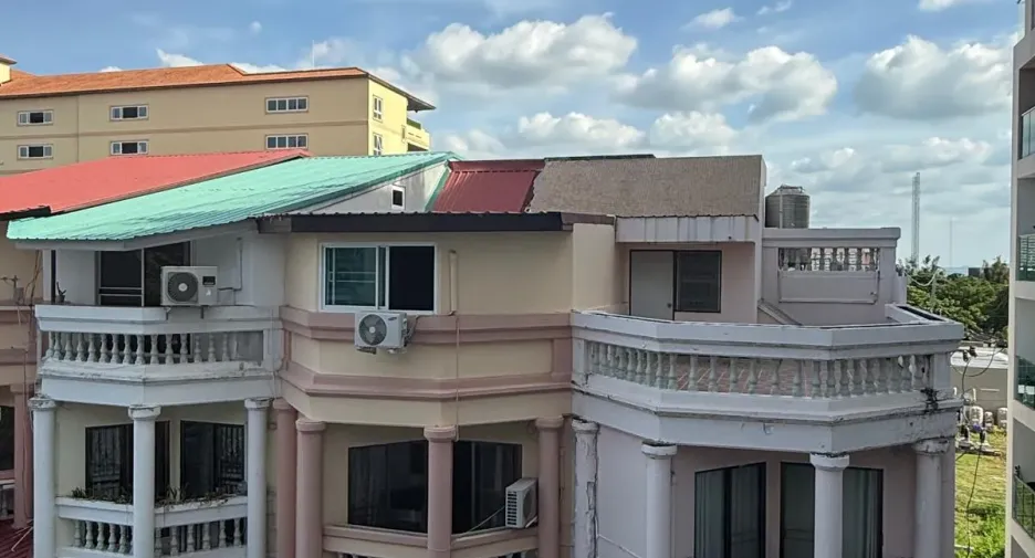 For sale 4 bedrooms townhouse in Bang Lamung, Chonburi