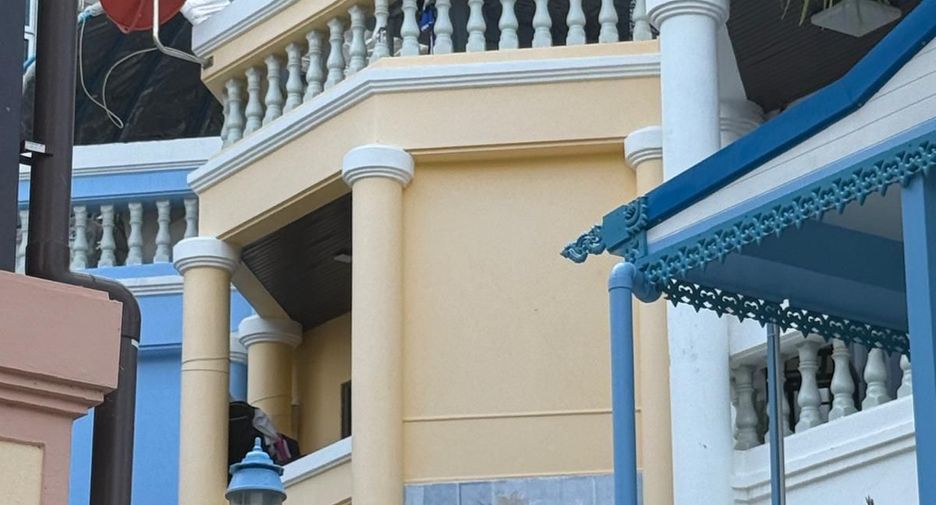 Casa adosada en venta de 4 habitaciones en Bang Lamung, Chonburi