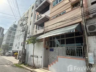 For sale 4 bedrooms townhouse in Bang Lamung, Chonburi