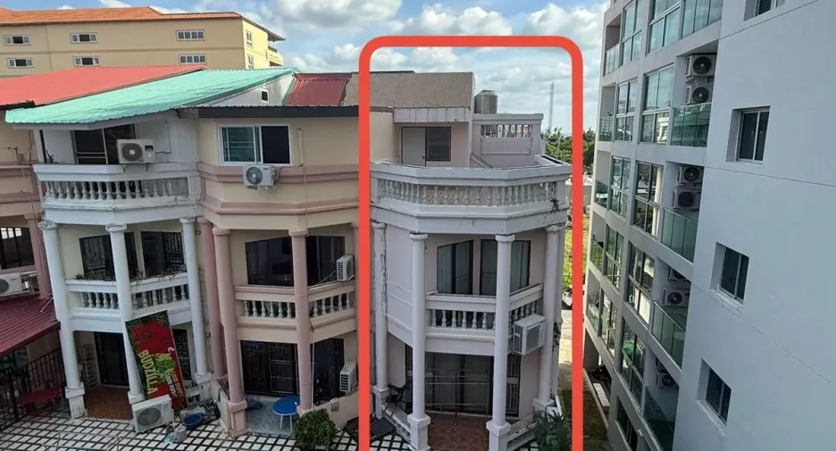 For sale 4 bedrooms townhouse in Bang Lamung, Chonburi