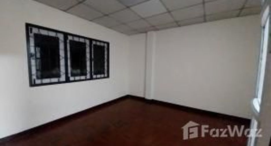 For sale 4 bedrooms townhouse in Lat Phrao, Bangkok