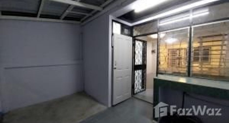 For sale 4 bedrooms townhouse in Lat Phrao, Bangkok