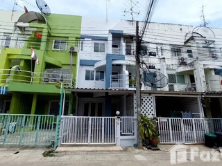 出售 4 卧室 联排别墅 在 Lat Phrao, 曼谷