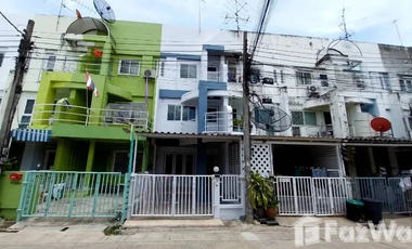 For sale 4 bedrooms townhouse in Lat Phrao, Bangkok