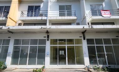 Gewerbefläche zum Kauf mit 3 Zimmer in Thanyaburi, Pathum Thani