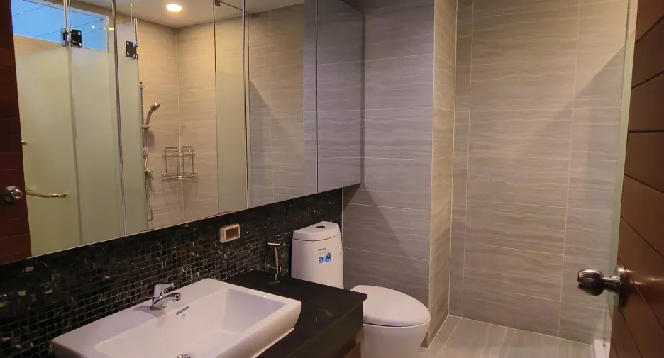 For sale and for rent 3 bedrooms condo in Bang Lamung, Chonburi
