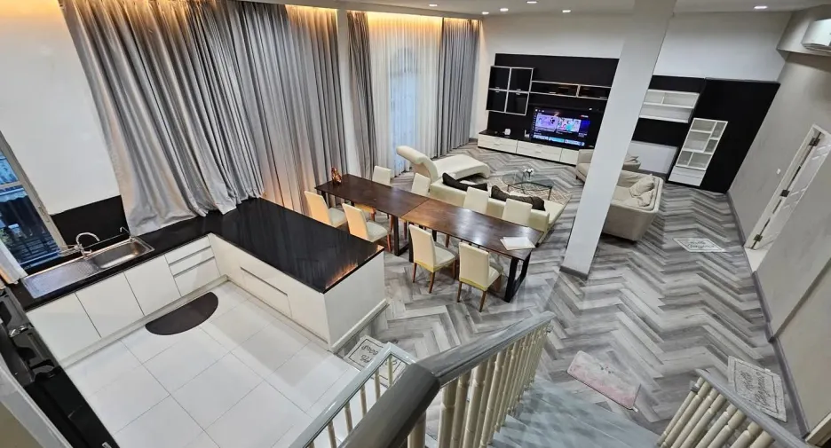 Casa en venta y en alquiler de 5 habitaciones en Yan Nawa, Bangkok