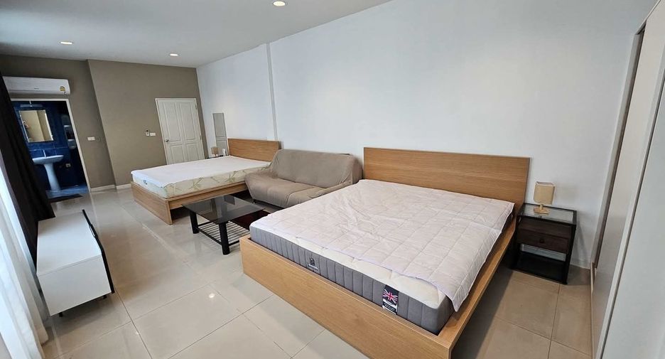Casa en venta y en alquiler de 5 habitaciones en Yan Nawa, Bangkok