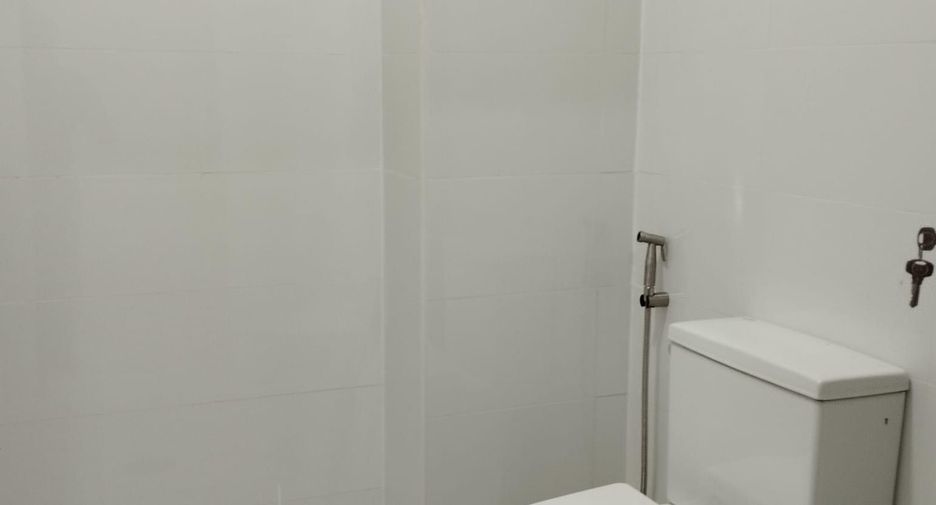 Casa adosada en venta de 2 habitaciones en Huai Khwang, Bangkok