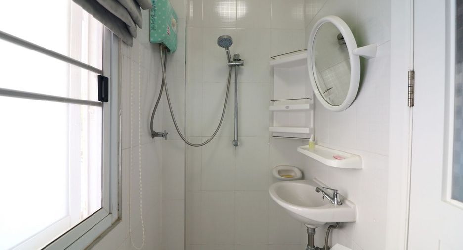 For sale 4 bedrooms house in Mueang Udon Thani, Udon Thani