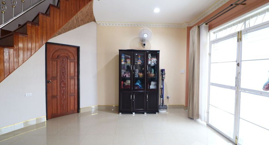 For sale 4 bedrooms house in Mueang Udon Thani, Udon Thani