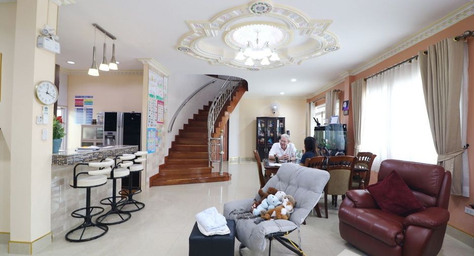 For sale 4 bedrooms house in Mueang Udon Thani, Udon Thani