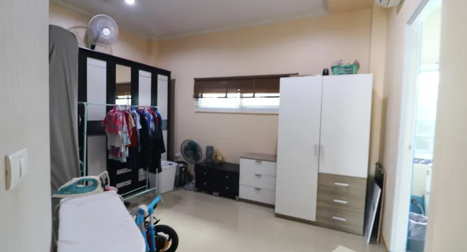 For sale 4 bedrooms house in Mueang Udon Thani, Udon Thani