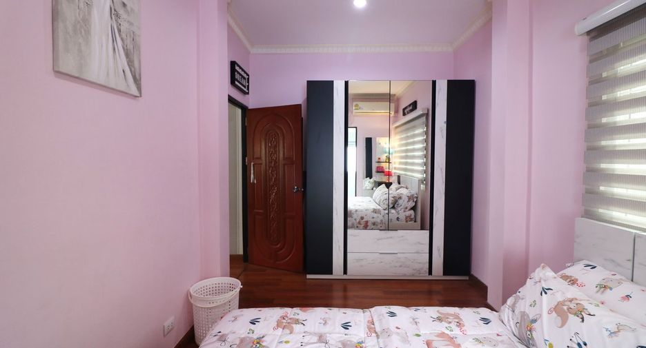 For sale 4 bedrooms house in Mueang Udon Thani, Udon Thani