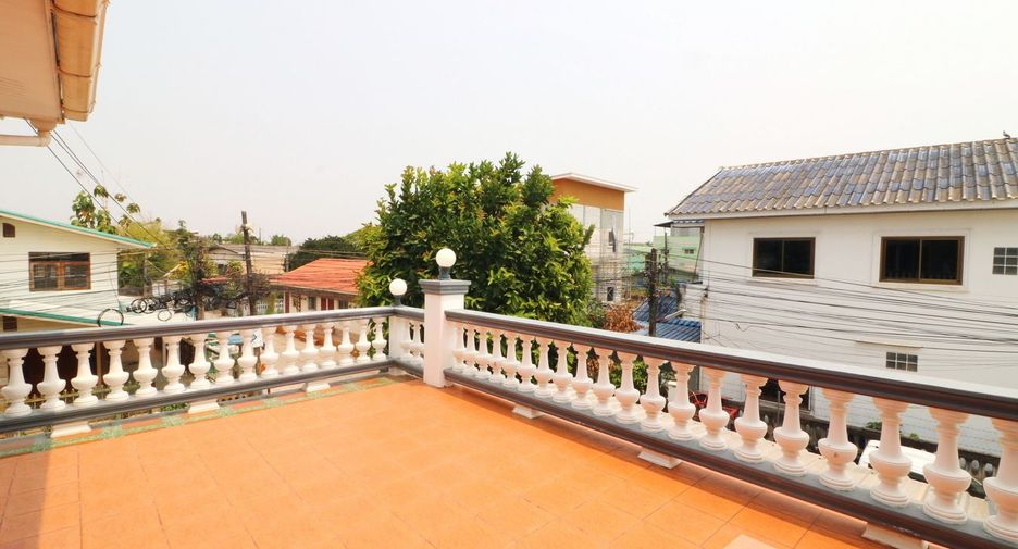 For sale 4 bedrooms house in Mueang Udon Thani, Udon Thani