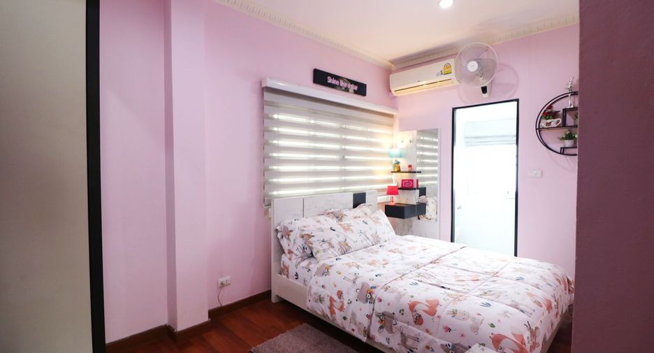 For sale 4 bedrooms house in Mueang Udon Thani, Udon Thani