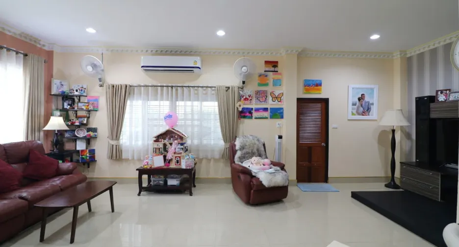 For sale 4 bedrooms house in Mueang Udon Thani, Udon Thani