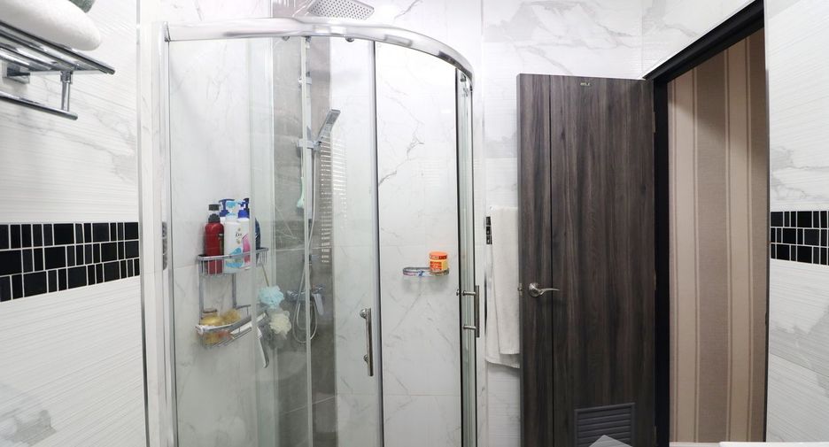 For sale 4 bedrooms house in Mueang Udon Thani, Udon Thani