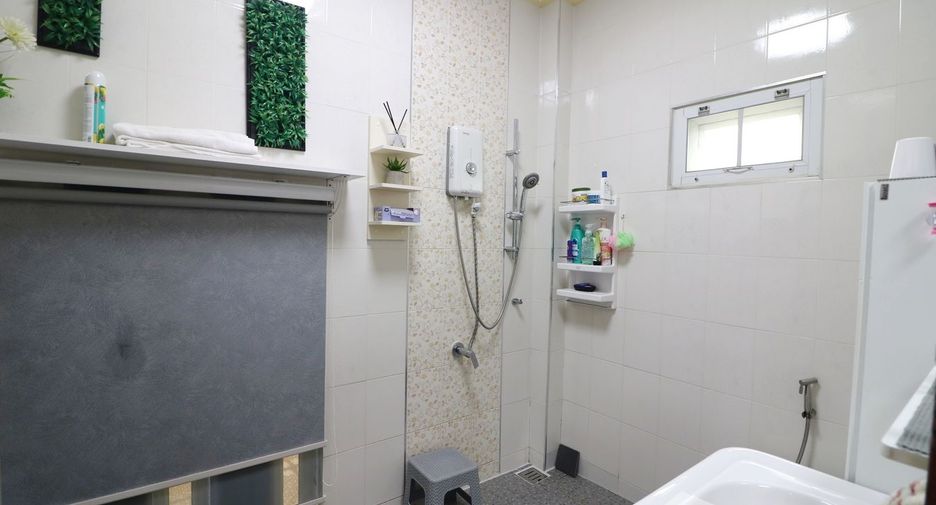 For sale 4 bedrooms house in Mueang Udon Thani, Udon Thani