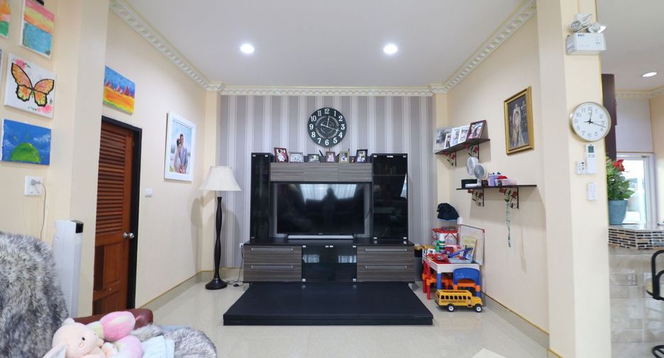 Продажа 4 спальни дом в Mueang Udon Thani, Удонтани