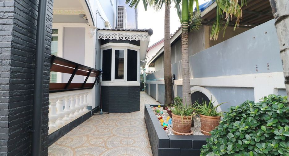 For sale 4 bedrooms house in Mueang Udon Thani, Udon Thani