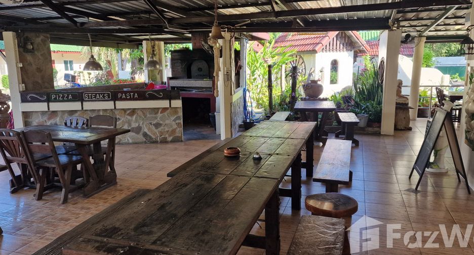 For sale 13 bedrooms hotel in Prasat, Surin